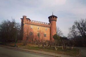 7 Rooms Guest House in Turin