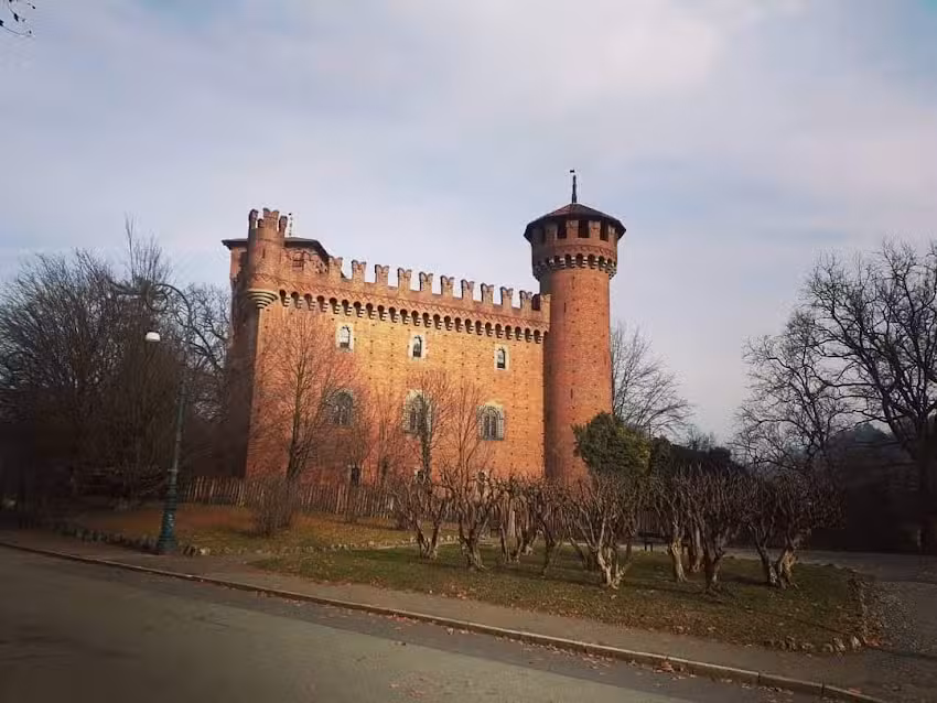 7 Rooms Guest House in Turin