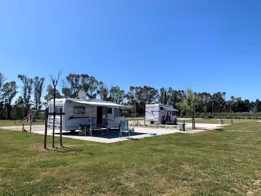 Agricampeggio Vento Etrusco piazzole ,area sosta per camper e roulotte ,alloggi di Glamping Safari