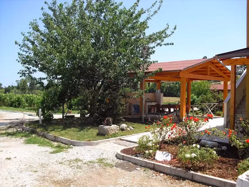 Agriturismo-Agricampeggio-B&B Sbrega