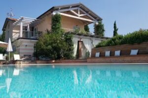 Agriturismo – B&B Soleluna – Vendita olio extravergine di oliva biologico, lago di Garda