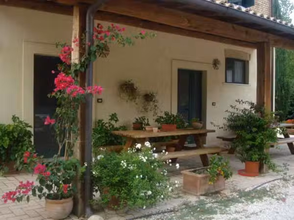Agriturismo con piscina “Benedetti” – Dimora storica con CAMERE e APPARTAMENTI – Spello
