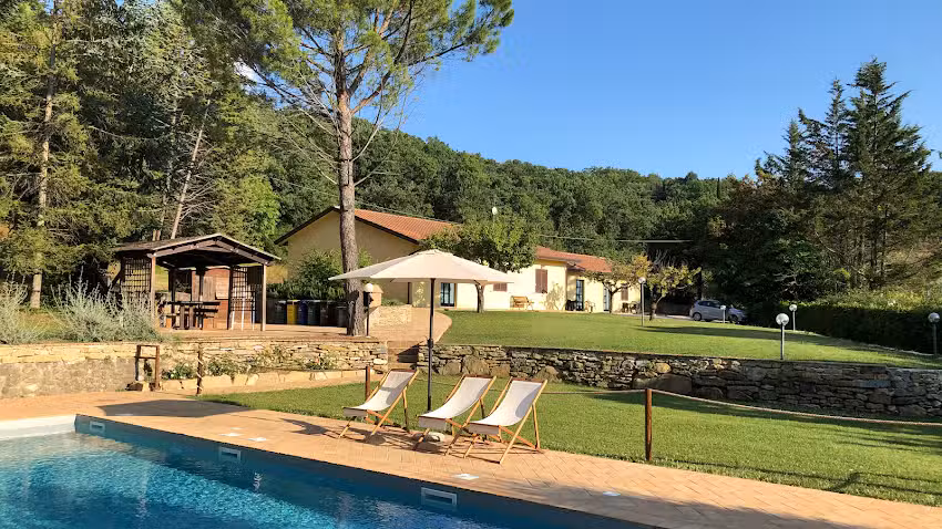 Agriturismo con PISCINA “Sotto il Colle” – PRODUZIONE olio extavergine d’oliva – CEREALI e SPEZIE – Assisi