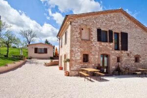 AGRITURISMO IL CASTELLARO – vicino alle grotte di Frasassi e vicino a Gubbio