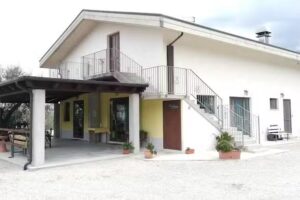 Agriturismo La Rocca Di Rina Caldarotti