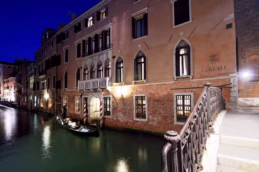 Ai Reali di Venezia, an SLH Hotel