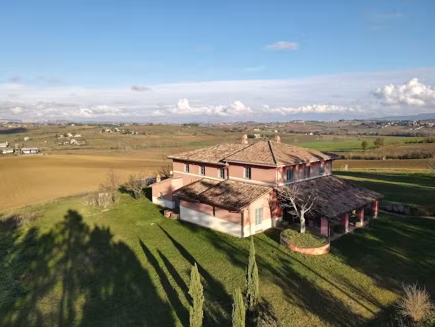 Al Dolce Farniente Dimora con Piscina di Design