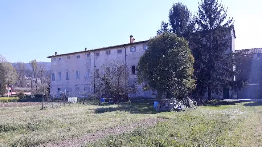 Al Palazzo delle 100 finestre