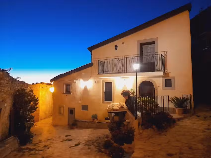 ALBERGO DIFFUSO MONTALBANO BORGO ANTICO