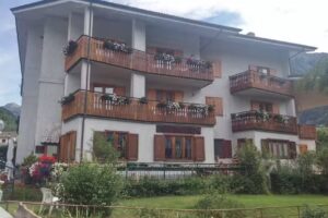 Albergo Les Clochettes Di Thiebat E.& P.(S.N.C.)