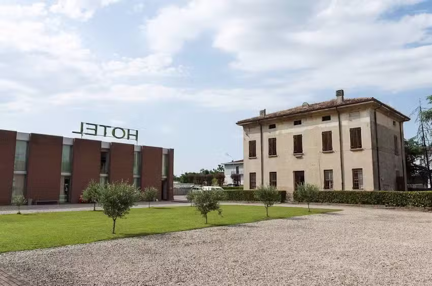 Albergo Meuble’ La Corte