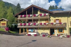 Albergo Ristorante “Pozzole” – Centro BENESSERE e Fitness – Ideale per VACANZE in coppia o con la famiglia VAL DI FIEMME