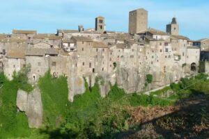 Alloggi Turistici: “La Casa nel Borgo Sospeso” CIN IT056060C2DO22RBYT e “Il Loft nel Borgo Sospeso” CIN IT056060C2LCCH448I