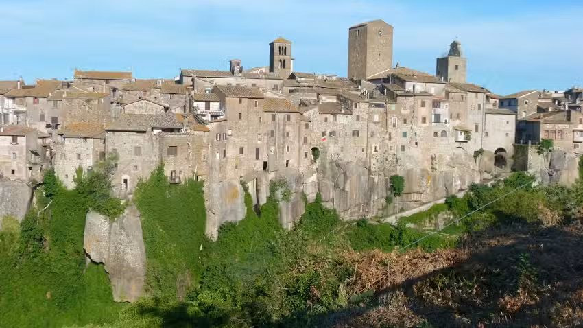 Alloggi Turistici: “La Casa nel Borgo Sospeso” CIN IT056060C2DO22RBYT e “Il Loft nel Borgo Sospeso” CIN IT056060C2LCCH448I