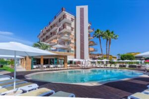 Almaluna Hotel & Resort