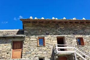 Alpe Pianello, baita “Città di Borgomanero” del Club Alpino Italiano sezione di Borgomanero