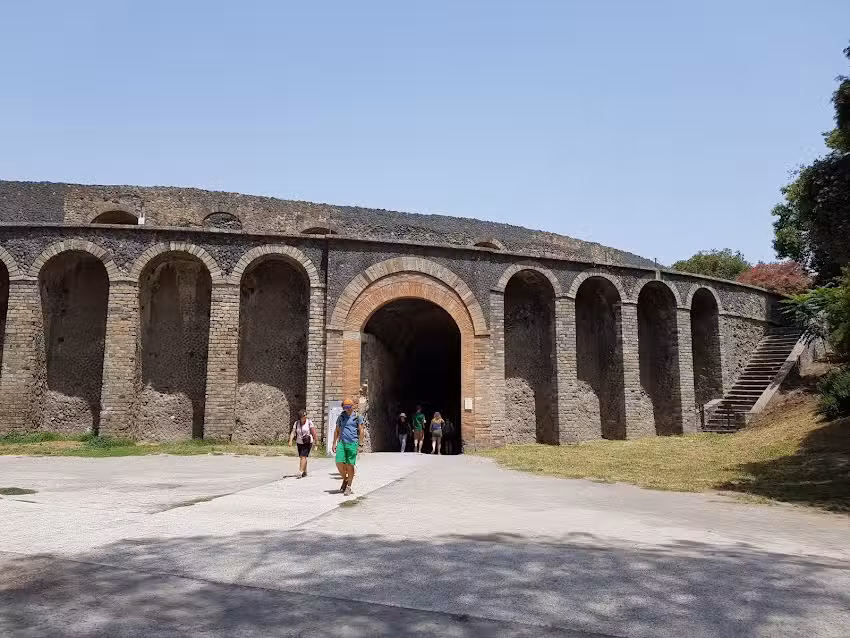 Amphitheatrum Gate