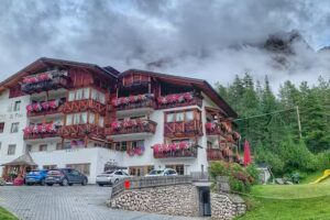 Apart-Hotel e B&B Ai Pini San Cassiano