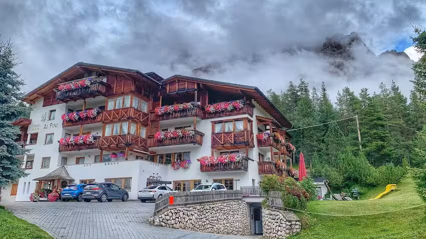 Apart-Hotel e B&B Ai Pini San Cassiano