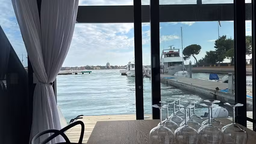 AQVA VENICE – The Exclusive Water Loft