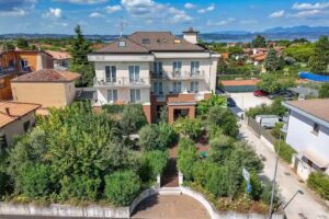 Arya Hotel & Apartments