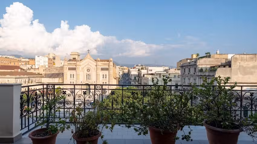 Attico La Casa di Pina, terrazza privata sul Duomo e vista sul mare