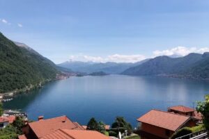 Aurora’s Home Lake View Apartment