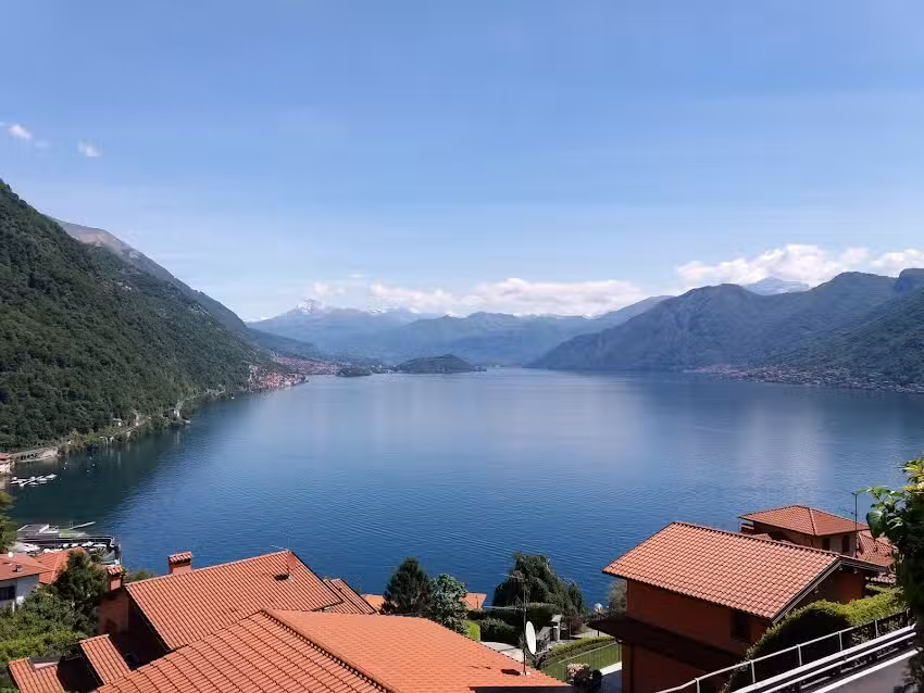 Aurora’s Home Lake View Apartment