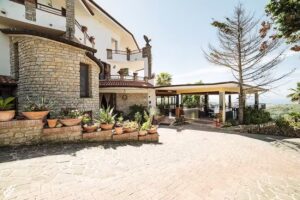 Az. Agrituristica – IL Falco del Cilento –