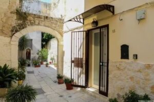 B&B Alla Corte degli Alberolungo-Casa Vacanza.