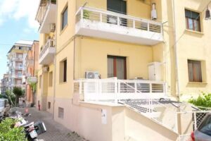 B&B Annunziata- Vicino all’ Ospedale dell’Annunziata di Cosenza , alla clinica Scarnati, all’Ospedale Mariano Santo,In centro