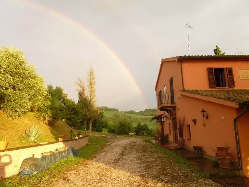 B&B Ca’ Giovanni Country Resort – economico con piscina e parcheggio, con vista incantevole. Animali ammessi.