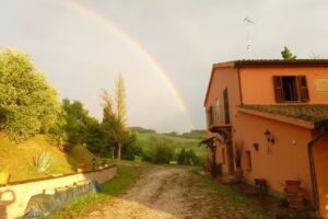 B&B Ca’ Giovanni Country Resort – economico con piscina e parcheggio, con vista incantevole. Animali ammessi.