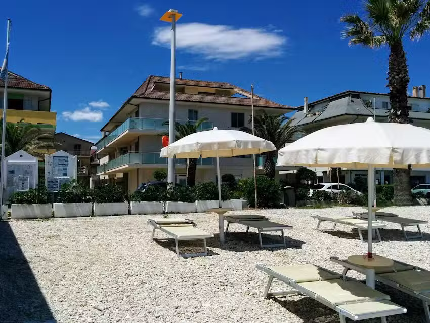 B&B fronteMare faleria