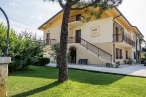B&B I Tre Pini (CIN: IT023050B4AMRIMKGE)