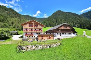 Bacherhof – Ferienwohnung am Bauernhof in Lüsen