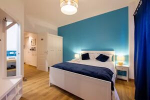 Bed & Breakfast Across The Room(e)