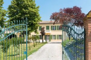 BELCASALE – Camere in collina
