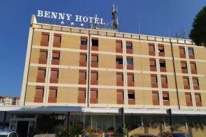 Benny Hotel