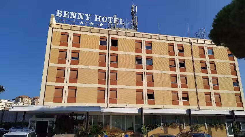 Benny Hotel