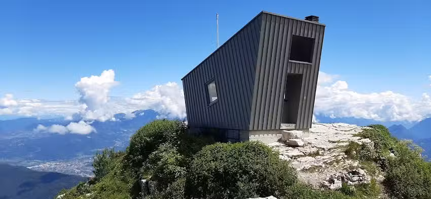 Bivacco Giacomelli alla Madonnina