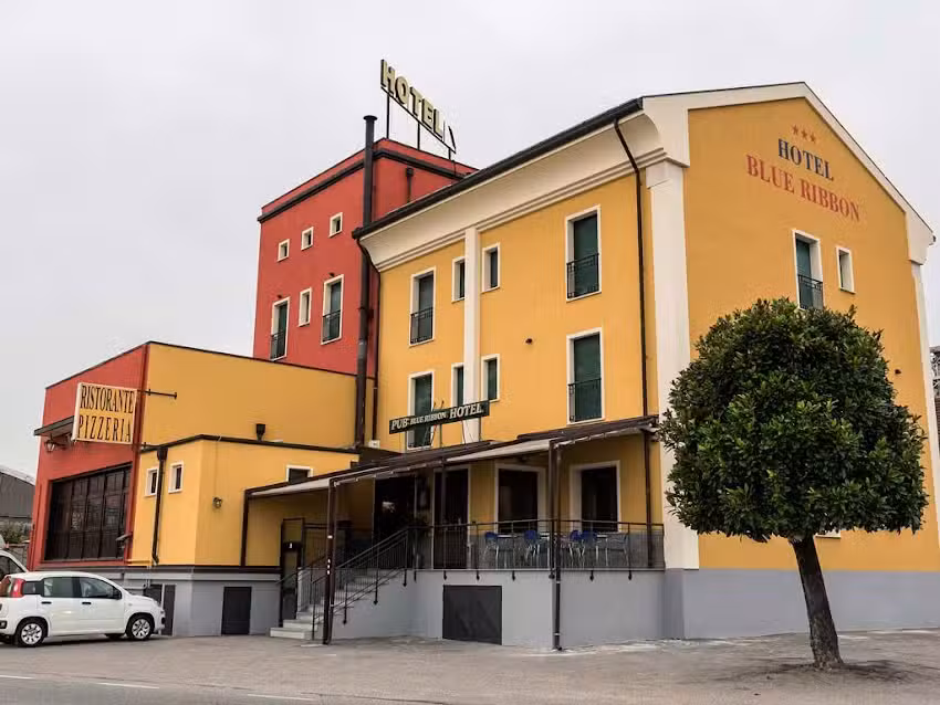 Blue Ribbon Hotel, Ristorante e Pizzeria
