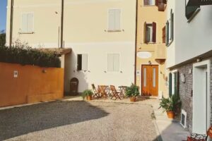 BORGODIECI Camere e Colazione