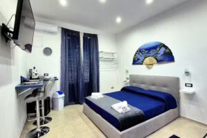 Broken Column Luxury Suite