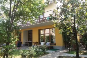 Camere private con living e cucina