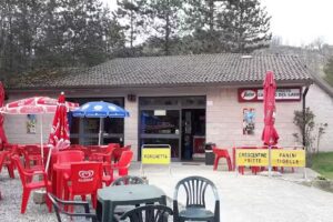 Camping Del Lago BAR PINETA