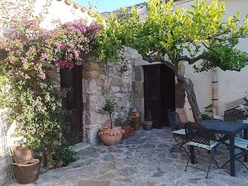 CASA ADRIANA Soggiorni e Yoga in Sicilia