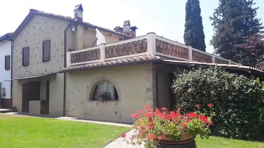 Casa Di Campagna La Mirandola Di Fiorenzani Elena E C. Snc