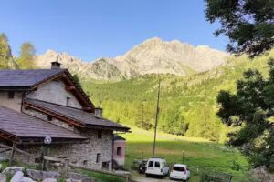 Casa di Pian Cassin proprietà di S. Pietro Apostolo e S. Teresa del Bambino Gesù Genova