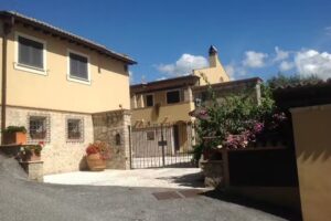 Casa Vacanze La Fonte Su